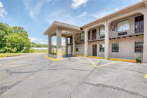 Motels in Vicksburg from $52/night .